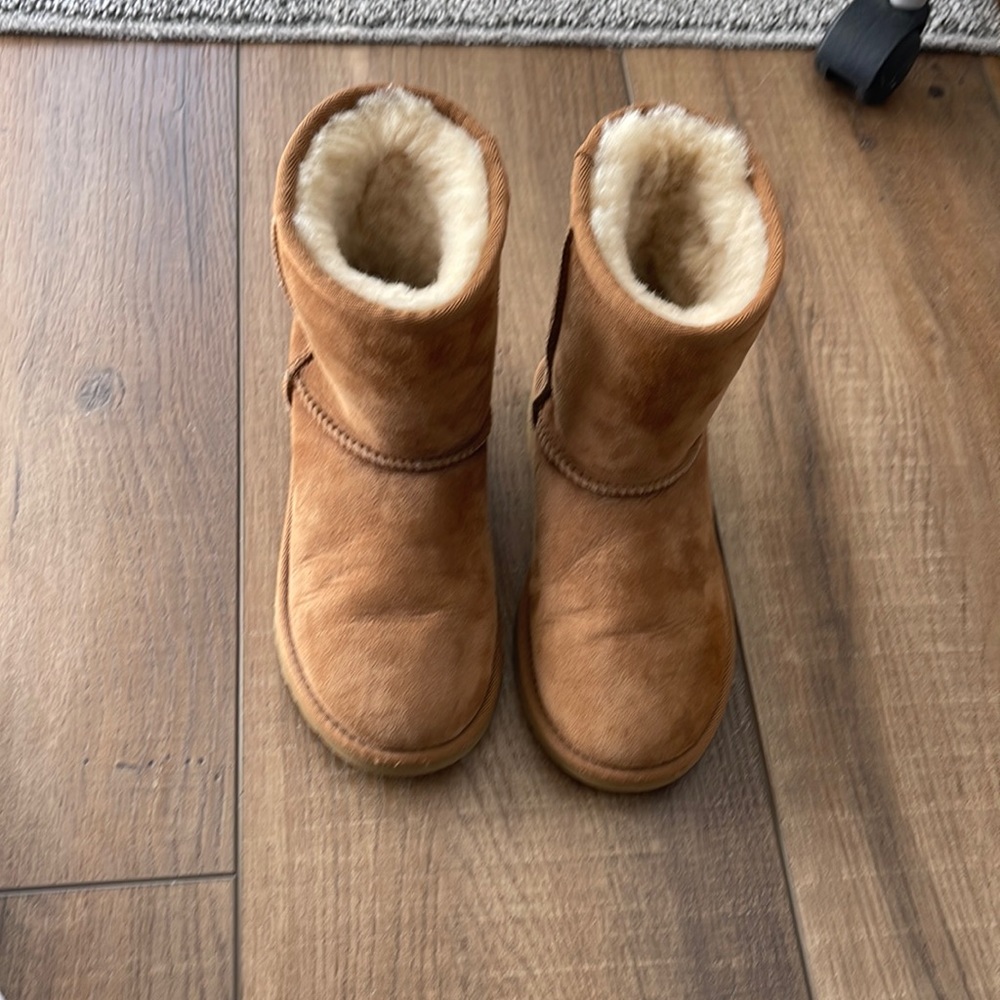 Girls tan Ugg boots.
